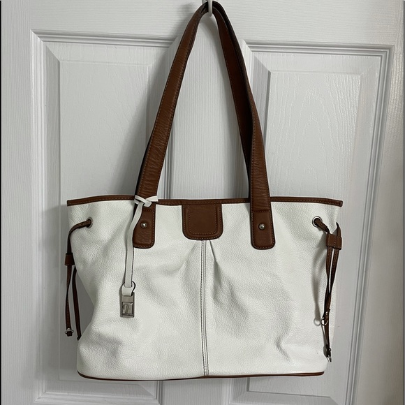 Tignanello Handbags - TIGNANELLO Leather Handbag